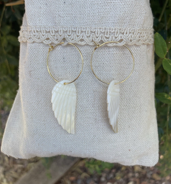 Boucles d'oreilles créoles et aile d'ange en nacre, Made in France