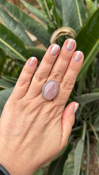 Bague réglable Pierre ovale en Quartz Rose naturel