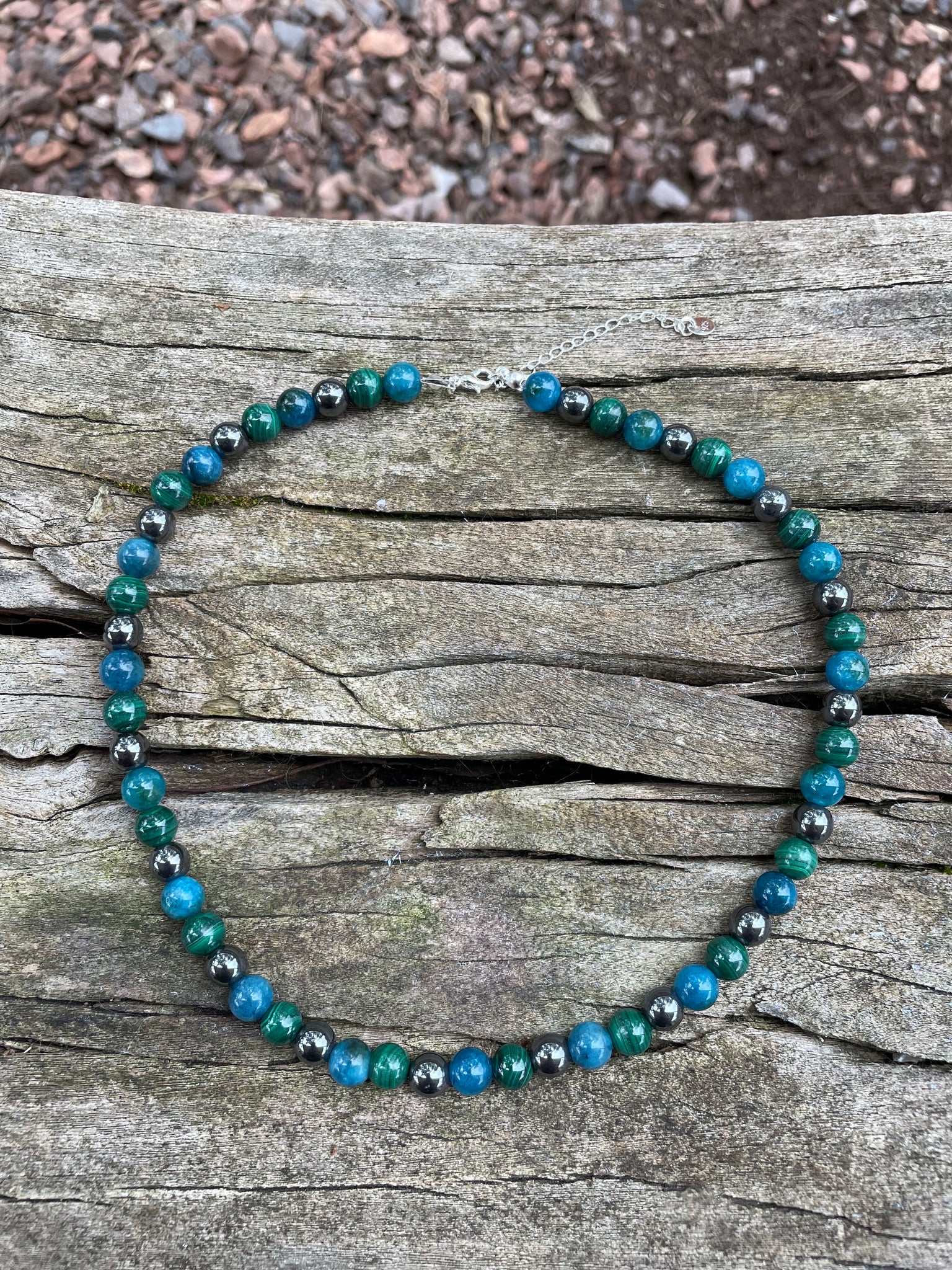 Collier de lithothérapie en Malachite, Hématite et Apatite, Made in France