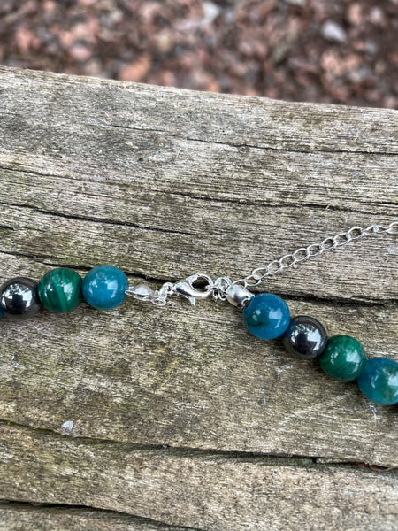 Collier de lithothérapie en Malachite, Hématite et Apatite, Made in France
