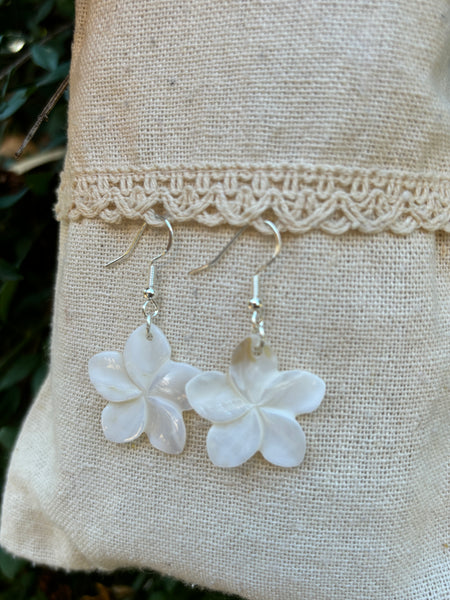 Boucles d'oreilles Fleur de Frangipanier en nacre, Made in France