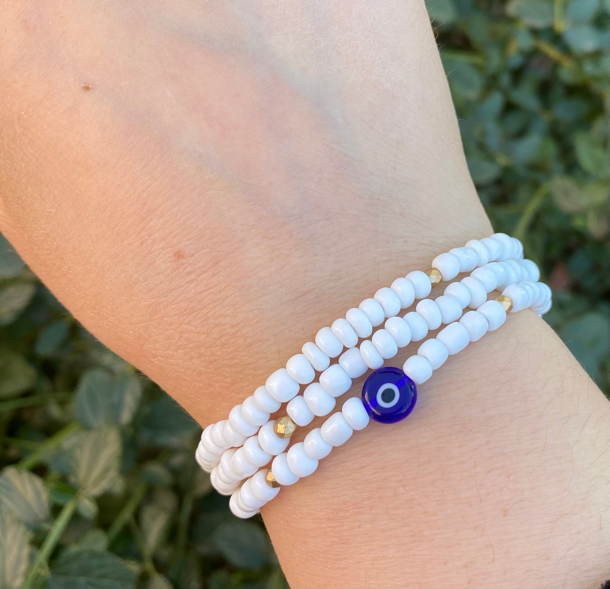 Bracelet perles de rocaille blanches et Oeil Nazar Boncuk, Made in France
