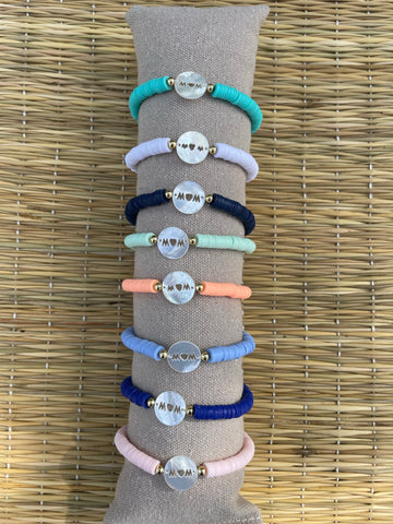 Bracelet élastique en perles Heishi et pièce de nacre MOM, Spécial Fête des Mères