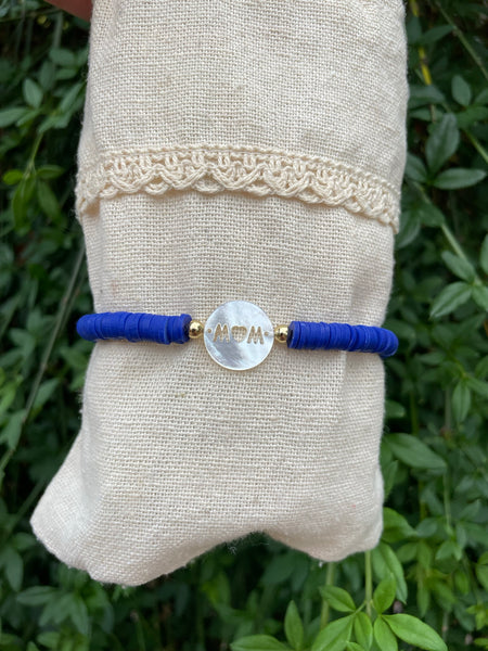 Bracelet élastique en perles Heishi et pièce de nacre MOM, Spécial Fête des Mères