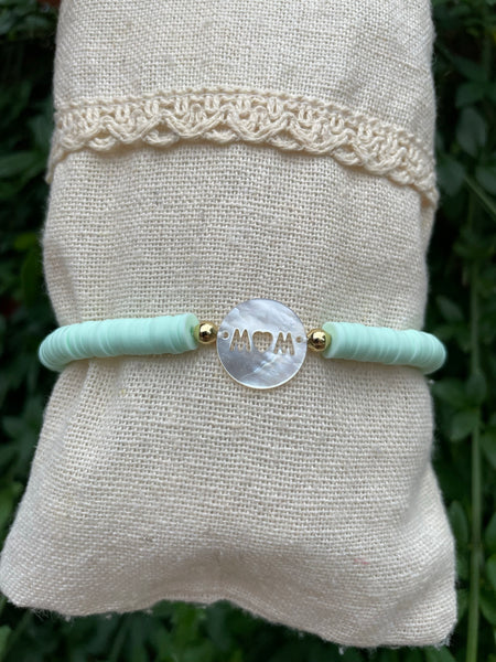Bracelet élastique en perles Heishi et pièce de nacre MOM, Spécial Fête des Mères