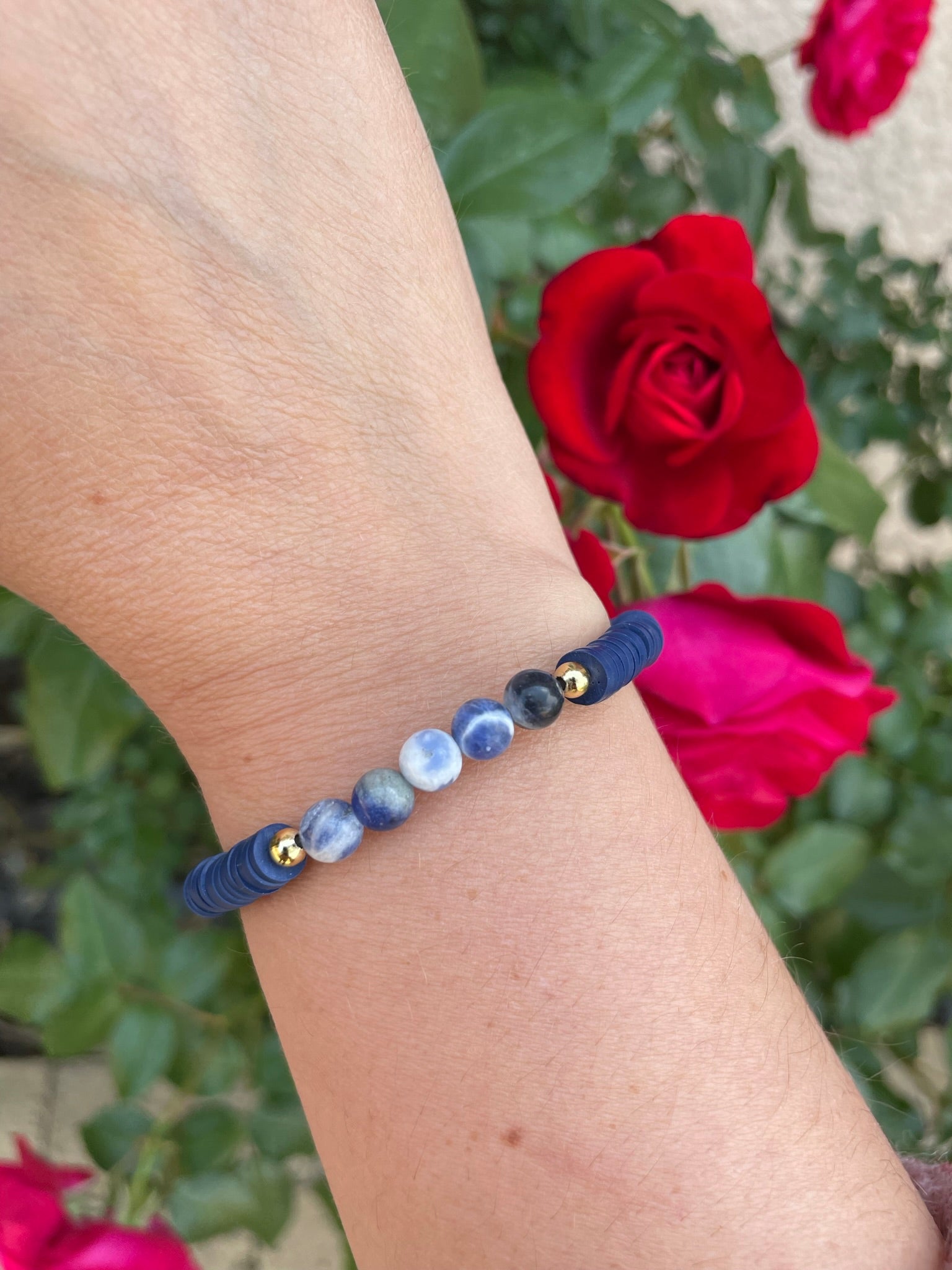 Bracelet élastique de lithothérapie en Sodalite et perles Heishi, Made in France