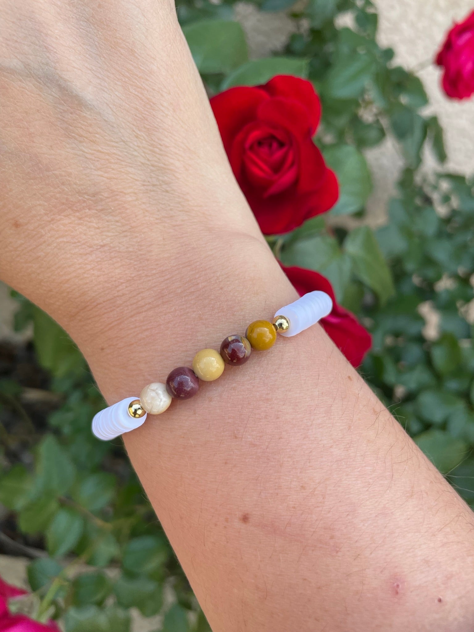 Bracelet élastique de lithothérapie en Jaspe Mokaïte ou Mookaite et perles Heishi, Made in France