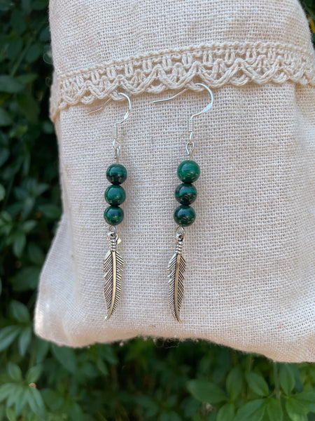 Boucles d'oreilles 3 perles en Malachite naturelle et breloque plume, Made in France