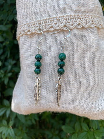 Boucles d'oreilles 3 perles en Malachite naturelle et breloque plume, Made in France