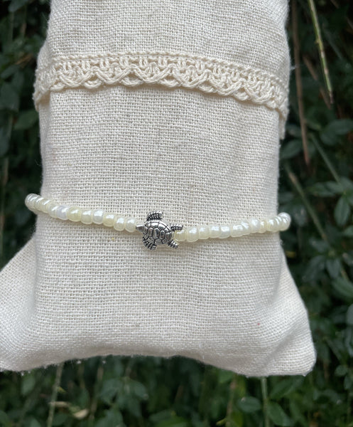 Chaîne de cheville en perles et tortue de mer