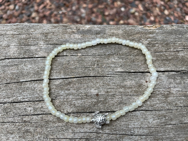 Chaîne de cheville en perles et tortue de mer