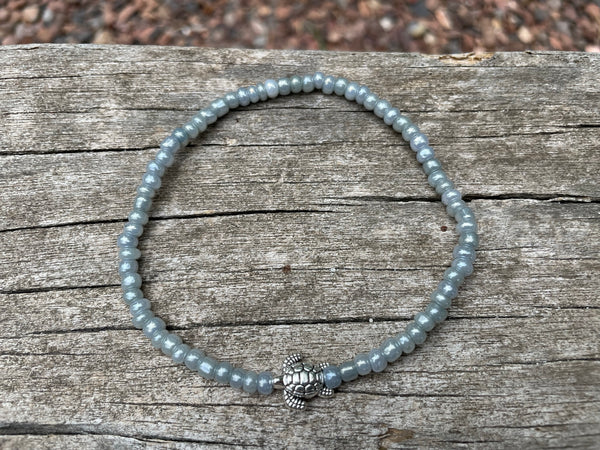 Chaîne de cheville en perles et tortue de mer