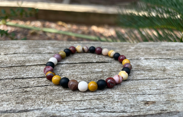 Bracelet élastique Lithothérapie en Jaspe Mokaïte ou Mookaite et Agate noire, Made in France
