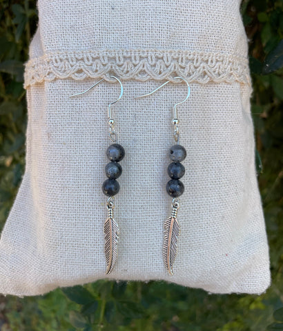 Boucles d'oreilles 3 perles en Labradorite naturelle et breloque plume