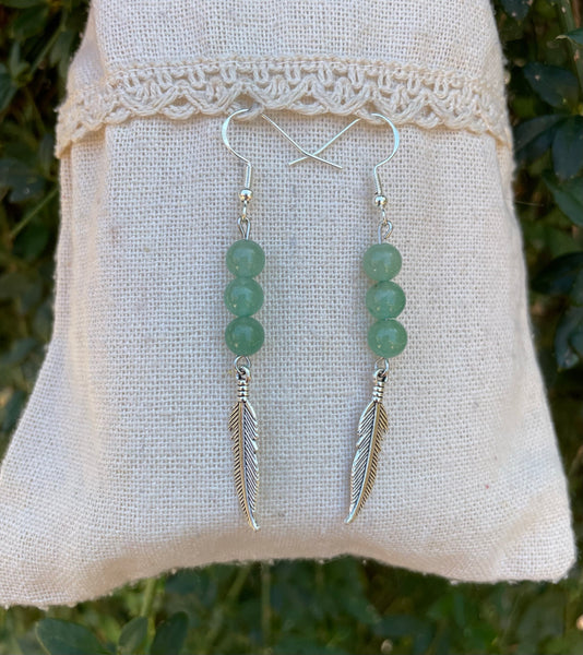 Boucles d'oreilles 3 boules en Aventurine naturelle et breloque plume, Made in France