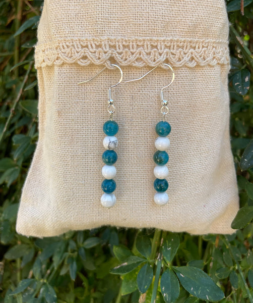 Boucles d'oreilles pendantes en Howlite et Apatite naturelle, Made in France
