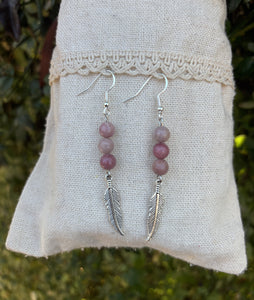 Boucles d'oreilles 3 perles en Rhodochrosite naturelle et breloque plume, Made in France
