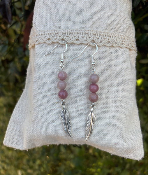 Boucles d'oreilles 3 perles en Rhodochrosite naturelle et breloque plume, Made in France