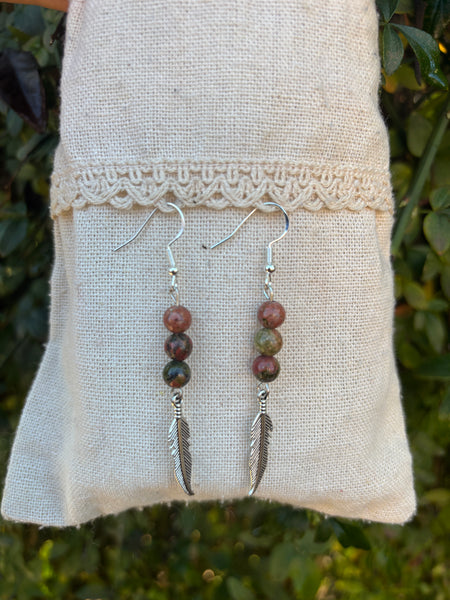 Boucles d'oreilles 3 perles en Unakite naturelle et breloque plume, Made in France