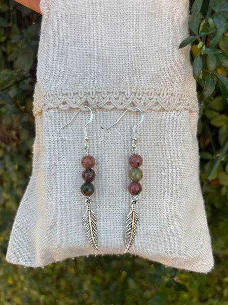 Boucles d'oreilles 3 perles en Unakite naturelle et breloque plume, Made in France