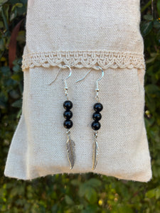 Boucles d'oreilles 3 perles en Onyx/ Agate noire naturelle et breloque plume, Made in France