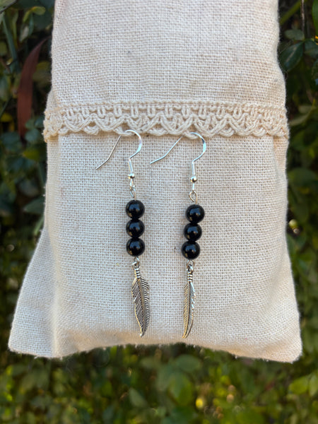 Boucles d'oreilles 3 perles en Onyx/ Agate noire naturelle et breloque plume, Made in France