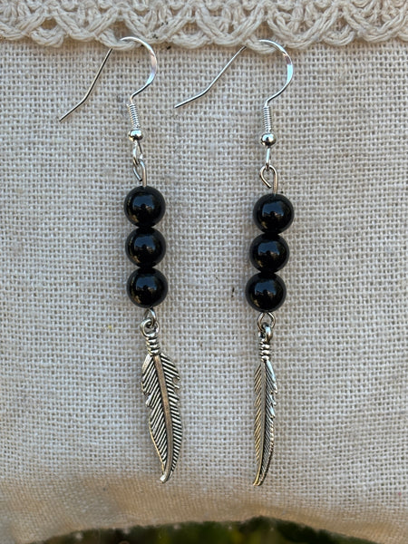 Boucles d'oreilles 3 perles en Onyx/ Agate noire naturelle et breloque plume, Made in France
