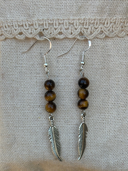 Boucles d'oreilles 3 perles en Oeil de Tigre naturel et breloque plume, Made in France