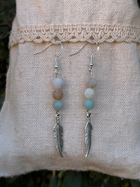 Boucles d'oreilles 3 perles en Amazonite naturelle et breloque plume, Made in France