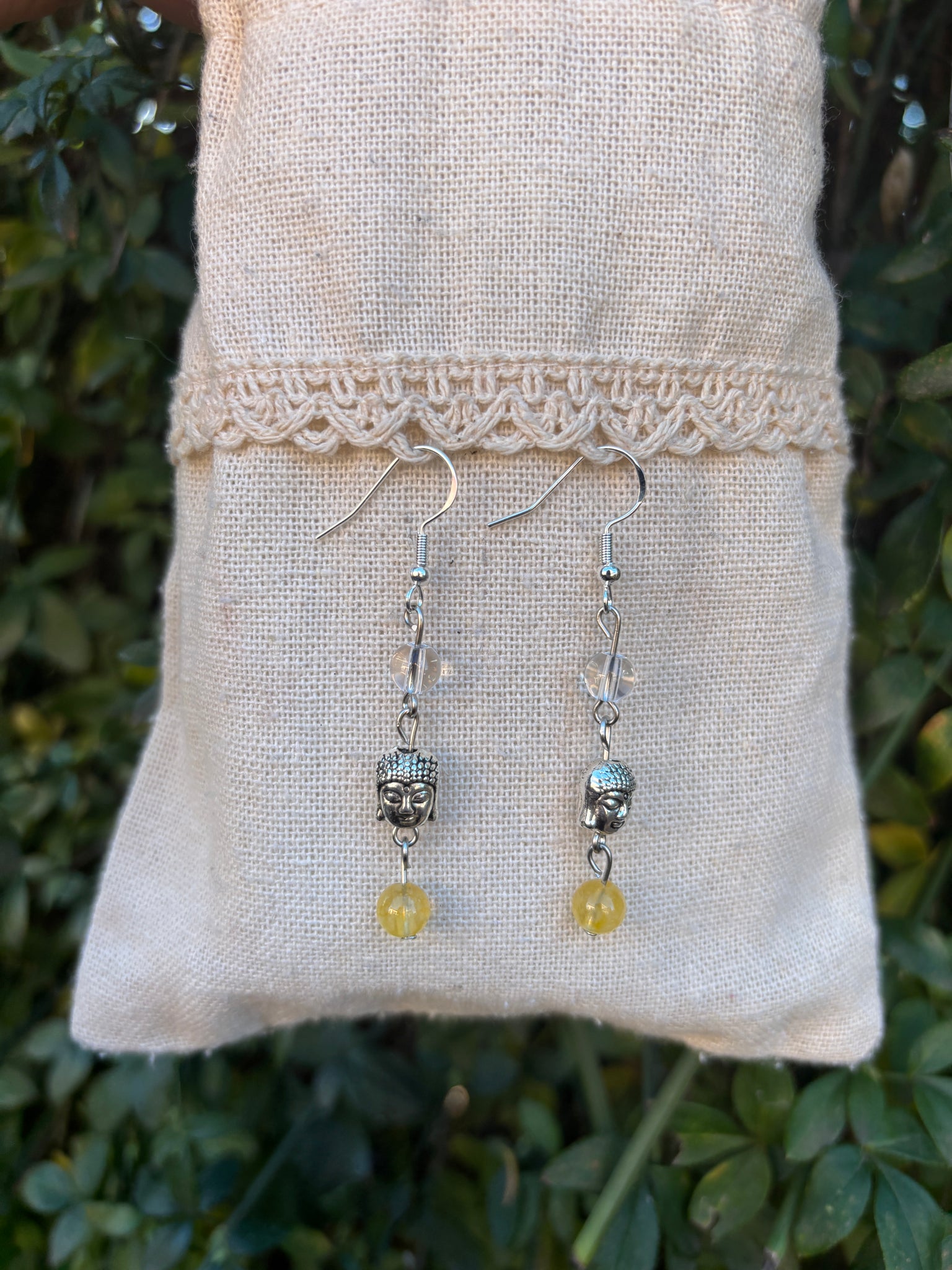 Boucles en Citrine et Cristal de roche avec une breloque Bouddha