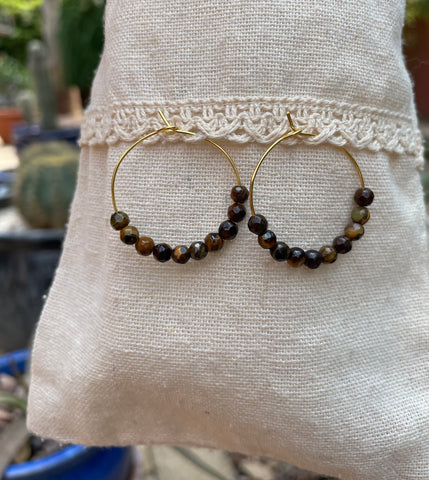 Boucles d'oreilles créoles en Oeil de Tigre, perles à facettes