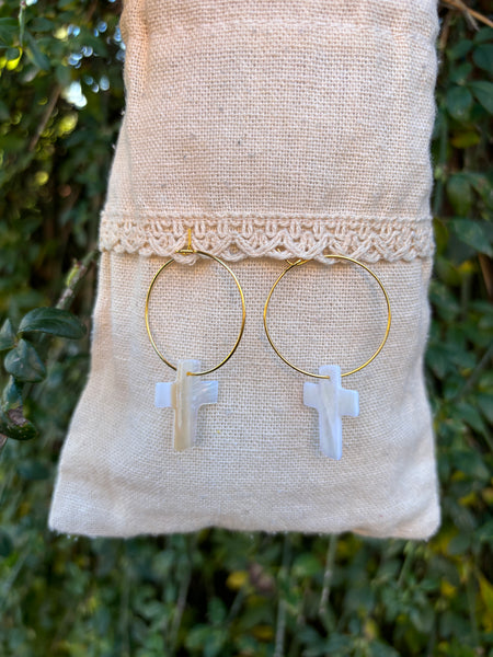 Boucles d'oreilles créoles et Croix en nacre, Made in France