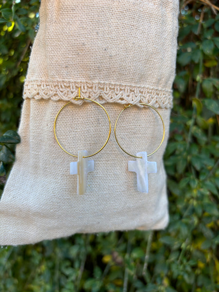 Boucles d'oreilles créoles et Croix en nacre, Made in France