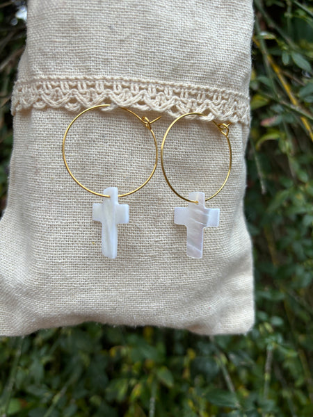 Boucles d'oreilles créoles et Croix en nacre, Made in France