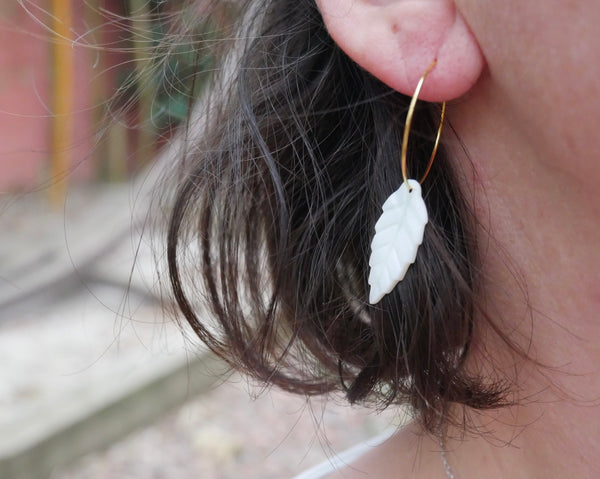 Boucles d'oreilles créoles et Feuille en nacre, Made in France