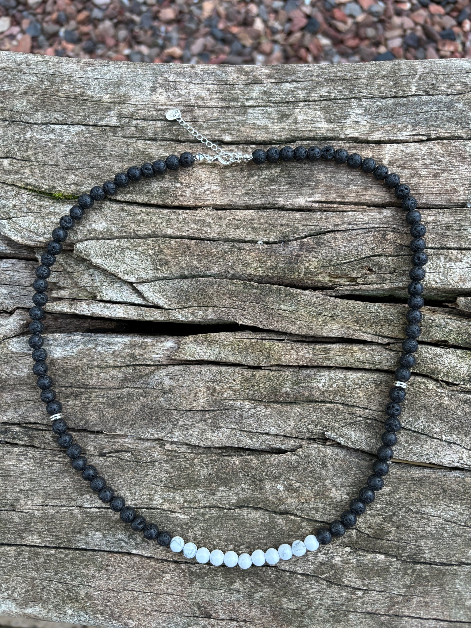 Collier Homme en Howlite blanche et pierre de Lave, Lithothérapie, Made in France