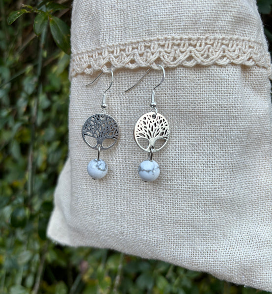 Boucles d'oreilles pendantes en Howlite blanche et arbre de vie, Made in France