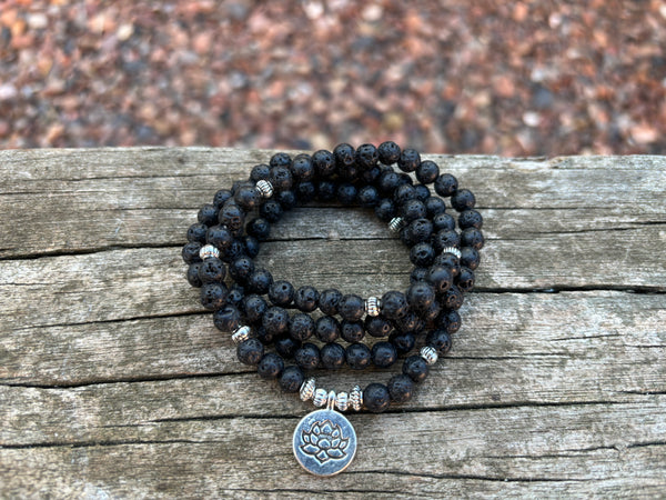 Bracelet Mala tibétain en Pierre de Lave et breloque Lotus