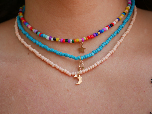 Ensemble de 3 colliers en perles de rocaille Turquoise, multicolore et rose