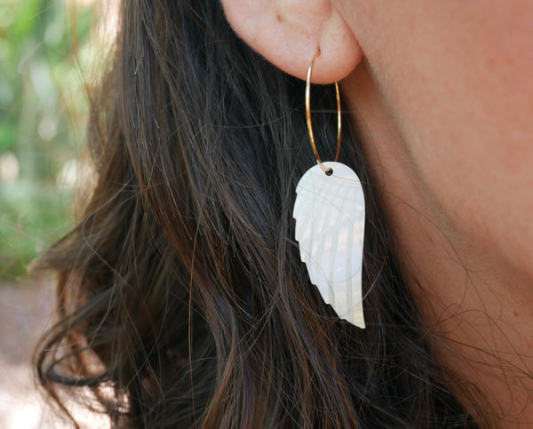 Boucles d'oreilles créoles et aile d'ange en nacre, Made in France