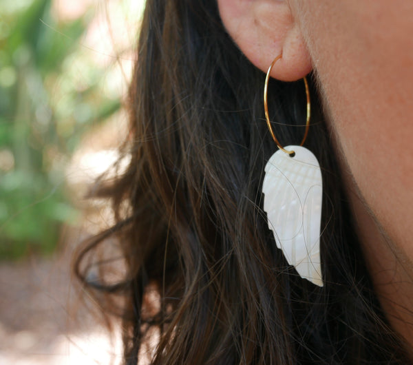 Boucles d'oreilles créoles et aile d'ange en nacre, Made in France