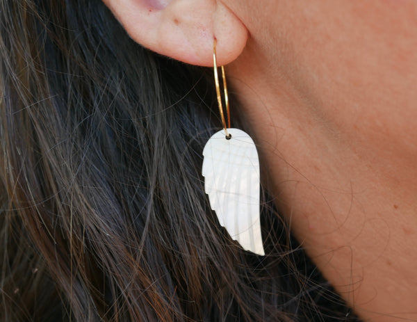 Boucles d'oreilles créoles et aile d'ange en nacre, Made in France