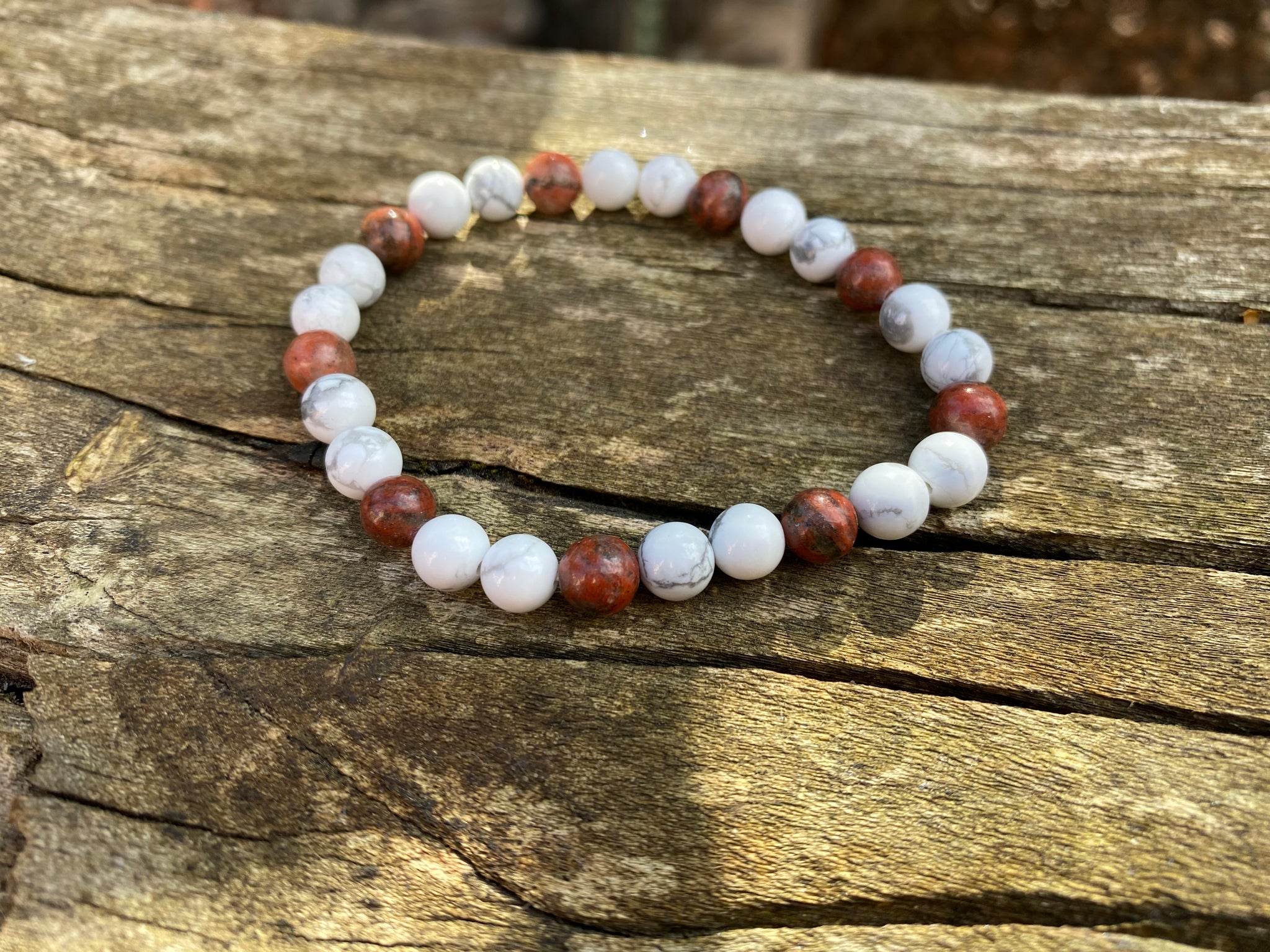 Bracelet élastique Lithothérapie en Howlite naturelle et Jaspe Rouge