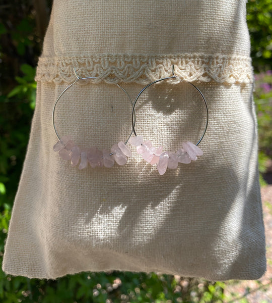 Boucles d'oreilles créoles en Quartz Rose, perles chips