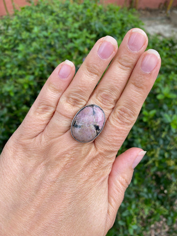 Bague réglable Pierre ovale en Rhodonite naturelle