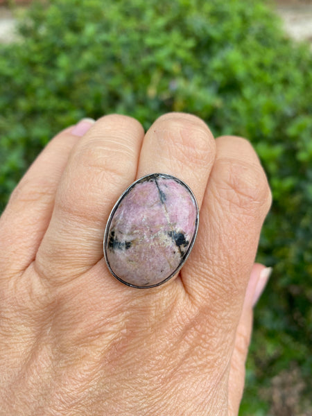 Bague réglable Pierre ovale en Rhodonite naturelle