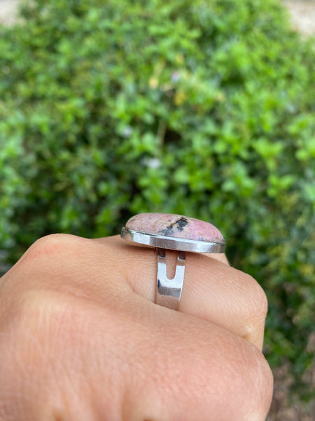 Bague réglable Pierre ovale en Rhodonite naturelle