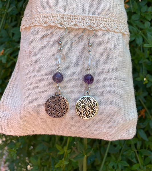 Boucles en Améthyste et Cristal avec une breloque Fleur de vie