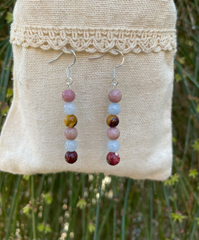 Boucles d'oreilles pendantes spéciales Thyroïde en Jaspe Mokaïte ou Mookaite, Rhodochrosite et Aigue Marine