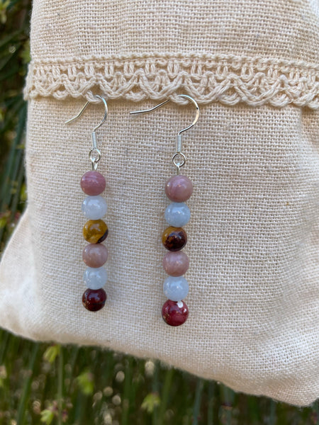 Boucles d'oreilles pendantes spéciales Thyroïde en Jaspe Mokaïte ou Mookaite, Rhodochrosite et Aigue Marine